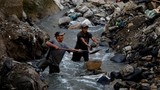 Nhói lòng cảnh mưu sinh trong bãi rác lớn nhất Guatemala