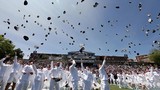 Lễ tốt nghiệp của sinh viên Mỹ: Nước mắt xen lẫn nụ cười