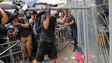 Biểu tình ở Hong Kong, dân phá cửa tòa Hội đồng Lập pháp