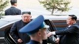 Nhà lãnh Kim Jong-un đưa siêu xe limousine bọc thép về Triều Tiên ra sao?