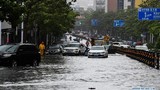 Bão Wipha đổ bộ Trung Quốc, đường phố chìm trong biển nước