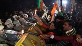 Biểu tình dữ dội sau vụ thiêu chết nạn nhân hiếp dâm ở Ấn Độ