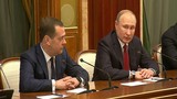 Đằng sau việc Thủ tướng Nga Dmitry Medvedev và chính phủ bất ngờ từ chức