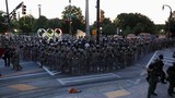 Ảnh: Vệ binh Quốc gia Mỹ tuần tra khắp đường phố giữa biểu tình