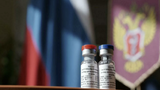 Vắc xin phòng COVID-19 của Nga, Anh có giá bán như nào?