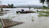 Bão Molave quét qua Philippines, làng mạc chìm trong biển nước