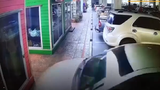 Video: Tài xế đạp nhầm chân ga, ôtô lao vọt vào cửa hàng
