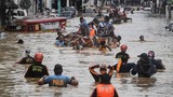 Toàn cảnh Philippines chạy đua cứu hộ sau khi bị bão Vamco tàn phá