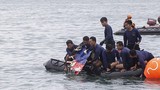 Toàn cảnh Indonesia “chạy đua” thời gian tìm xác máy bay rơi xuống biển