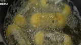 Video: Hướng dẫn làm bánh khoai tây trộn trứng chiên giòn