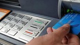 Thẻ ATM đút túi mà vẫn bị rút trộm tiền: Làm sao để tránh?