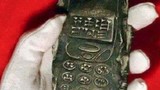 Choáng váng vì đào được ‘điện thoại’ cổ gần 1.000 năm tuổi