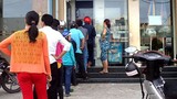 Có tái diễn tình trạng lương, thưởng “kẹt” trong máy ATM?