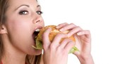 7 căn bệnh nguy hiểm nảy sinh từ thói quen ăn tối muộn