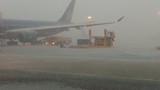 Đường băng sân bay Tân Sơn Nhất bị hỏng vì sét đánh