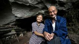 Sửng sốt nhà trong hang đá suốt 54 năm của cặp vợ chồng già