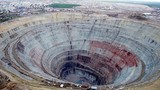 Khung cảnh gây giật mình trong mỏ kim cương lớn nhất thế giới