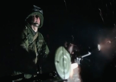 Quân đội Nga tập trận rầm rầm trong đêm sát biên giới Ukraina