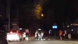 Xôn xao clip tài xế taxi đấm, đá khách nữ giữa đường