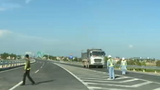 Cao tốc Nội Bài–Lào Cai: bị xe quá tải phá nát