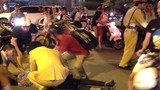 Hà Nội: “Taxi điên” đâm hàng loạt xe máy trên cầu vượt Thái Hà