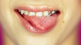 Những thói quen xấu phá hỏng hàm răng