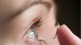 Mù mắt, trùng amip ăn nhãn cầu vì kính áp tròng