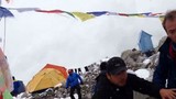 Video khoảnh khắc hãi hùng về thảm họa trên đỉnh Everest