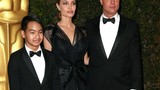 Angelina Jolie hạnh phúc bên con trai nhận Oscar nhân đạo