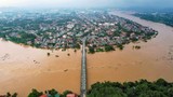 Nhìn từ trên cao, thành phố Yên Bái ngập trong biển nước