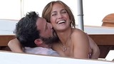 Jennifer Lopez quấn quýt bên Ben Affleck dịp sinh nhật 52 tuổi