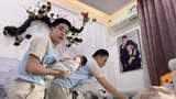 Bố “bỉm sữa” Hà Trí Quang - Thanh Đoàn chăm con song sinh cực khéo