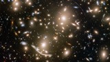 Hé lộ bí mật gây sửng sốt về cụm thiên hà Abell 370