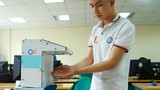 Cận cảnh máy rửa tay tự động của sinh viên Bách khoa chống Covid-19