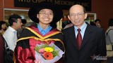Nỗ lực của tiến sĩ người Việt có mức lương trong top 10% ở Singapore