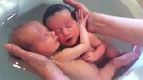 Video 2 bé sơ sinh “phê” nước cực dễ thương