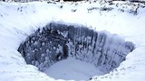 Phát hiện các hố sụt khổng lồ ẩn hiện dưới đáy biển Bắc Cực