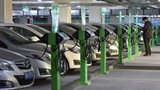 Người dùng ôtô điện tại Trung Quốc gặp khó khi sạc điện