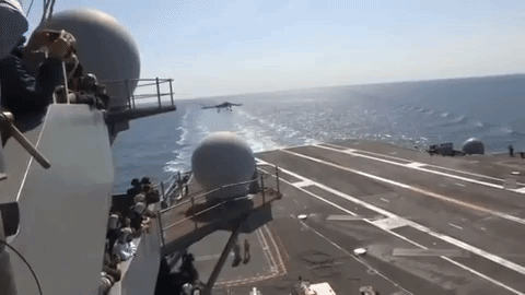 Vì sao các cường quốc đua nhau phát triển UAV trên tàu sân bay?