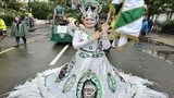Choáng ngợp lễ hội Carnival trong mưa ở Vương quốc Anh 