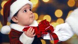 Vài phút múa tay biến quần áo cũ thành trang phục Noel đẹp