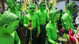Khám phá lễ hội kỳ lạ sơn người xanh ở Indonesia
