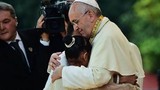 Giáo hoàng Francis và những cái ôm đầy thân thiện, trắc ẩn