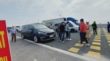 Ngày đầu tiên Quảng Ninh cho phép xe khách hoạt động trở lại: Xe ùn dài