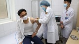 Hình ảnh Phó Thủ tướng Vũ Đức Đam tiêm thử nghiệm vắc-xin phòng COVID-19 