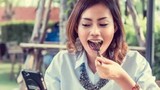 5 thói quen ăn trưa hại sức khỏe, nhất là vòng eo