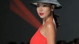 Lại Thanh Hương hút hồn trên sàn diễn thời trang