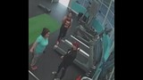 Video: Cái kết đắng cho cô nàng vào phòng gym để sống ảo 