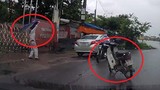 Video: Người đàn ông dựng xe máy giữa đường, nhảy múa dưới trời mưa