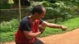 Video: Tự chém vào tay, võ sư “ảo tưởng” sức mạnh nhận kết đắng